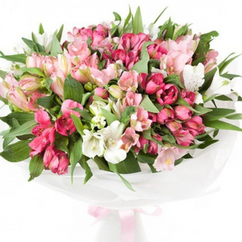 Букет MIX из 19 альстромерий